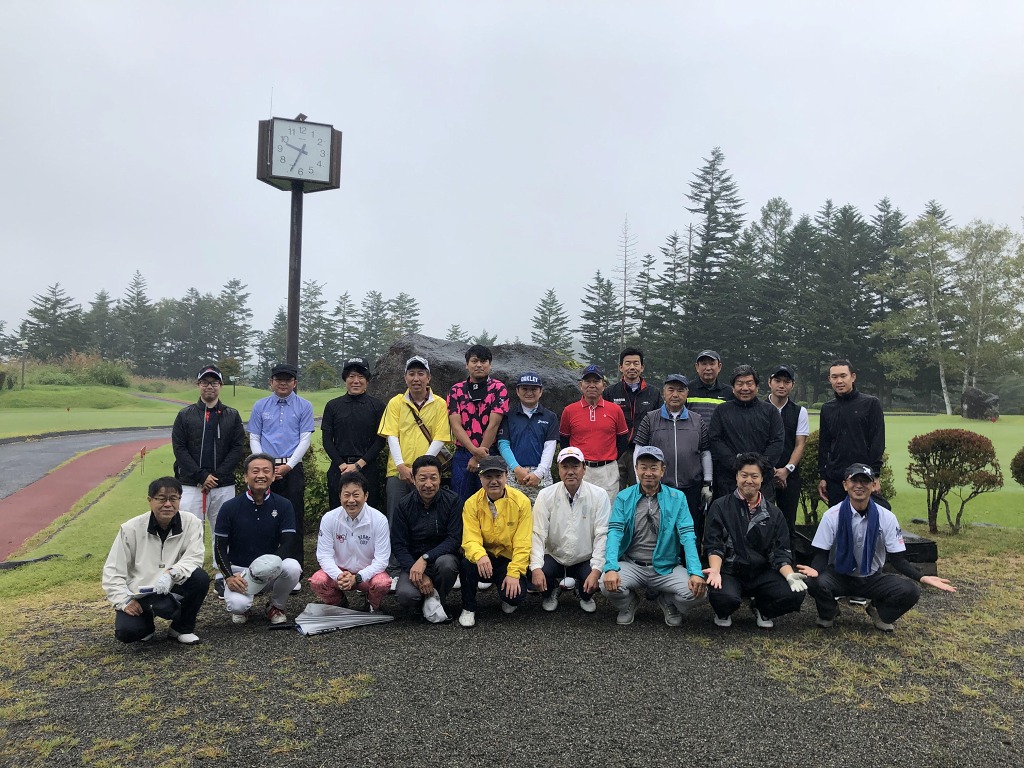 親睦ゴルフ大会を開催しました。